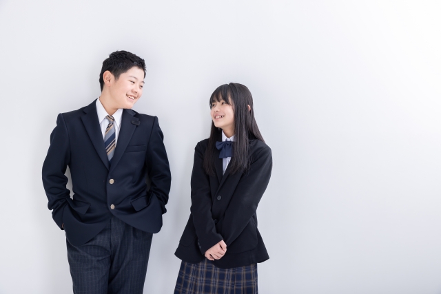 公立中学校の制服無償化は必要か