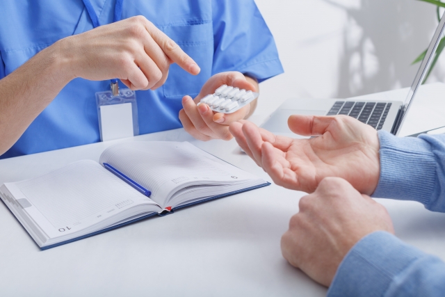 OTC類似薬が保険適用外に?―風邪薬や湿布も対象に、患者負担の急増懸念