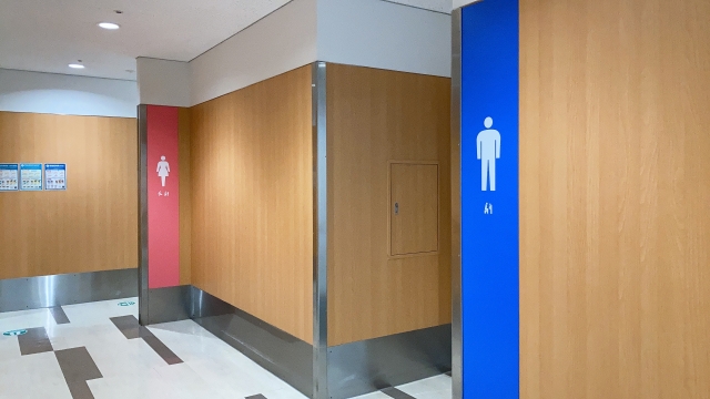 女性トイレ行列の対策とは？格差是正に向けた取り組みと現場の工夫